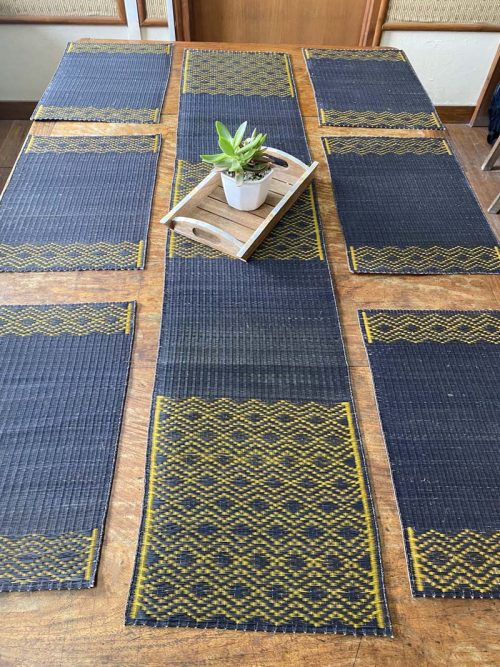 Korai Grass Set of 6 Table Mats and Runner