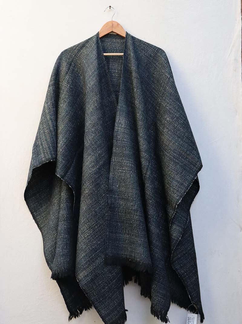Handwoven Woolen Poncho – handsondastkar.com