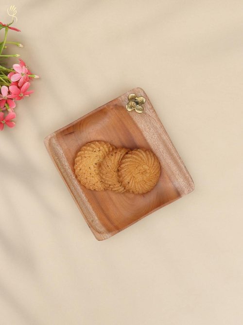 Wooden Tray With Dhokra F...
