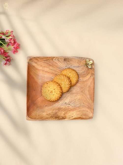 Wooden Tray With Dhokra Flower